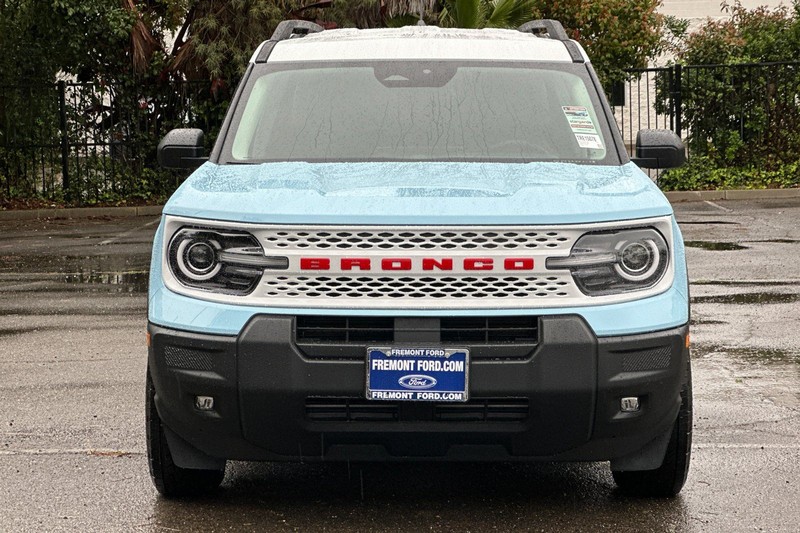 Ford Bronco Sport Vehicle Full-screen Gallery Image 08