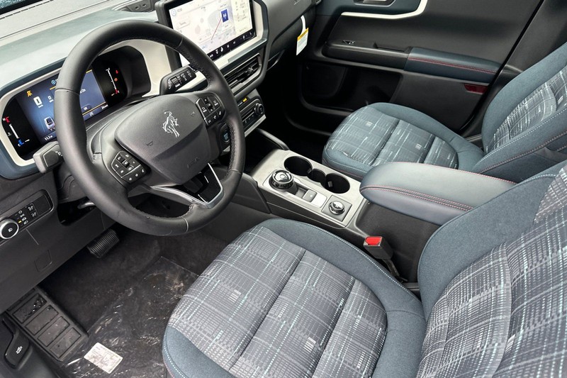 Ford Bronco Sport Vehicle Full-screen Gallery Image 09