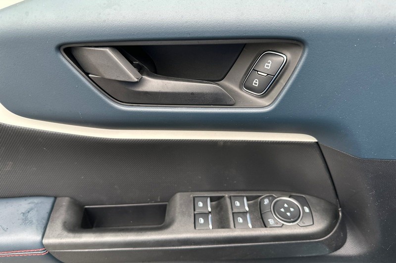 Ford Bronco Sport Vehicle Full-screen Gallery Image 10