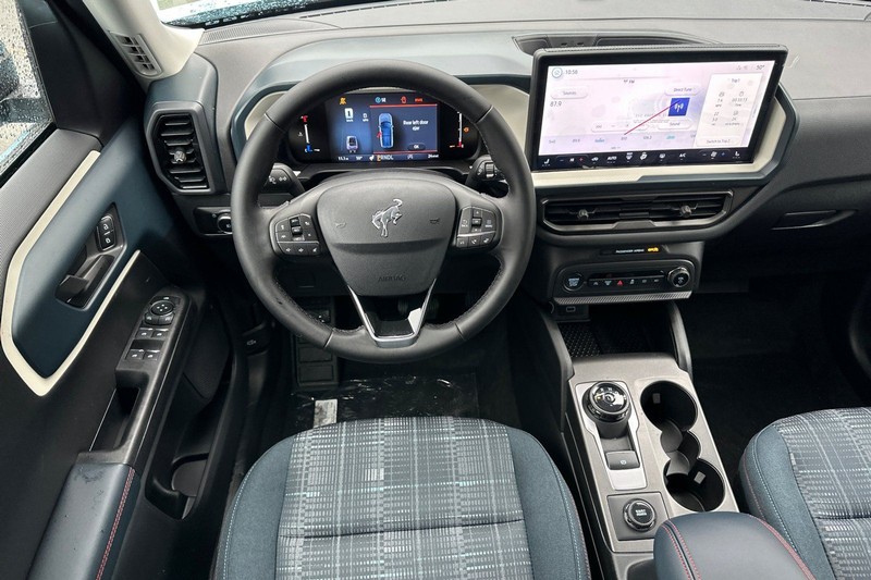 Ford Bronco Sport Vehicle Full-screen Gallery Image 15