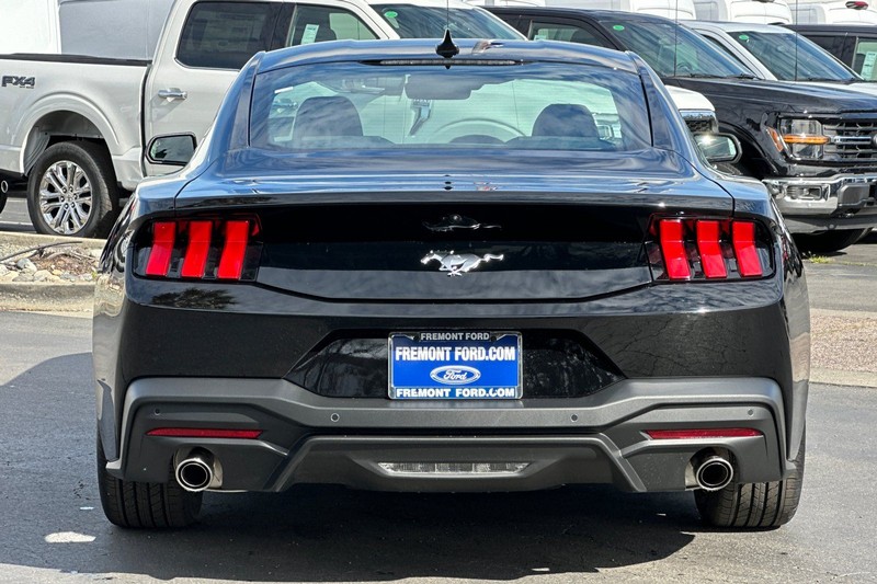 Ford Mustang Vehicle Full-screen Gallery Image 04