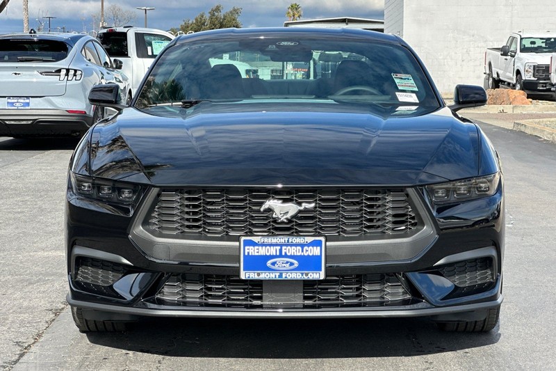 Ford Mustang Vehicle Full-screen Gallery Image 08