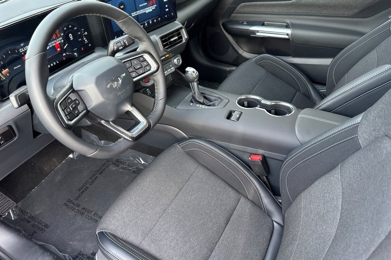 Ford Mustang Vehicle Full-screen Gallery Image 09