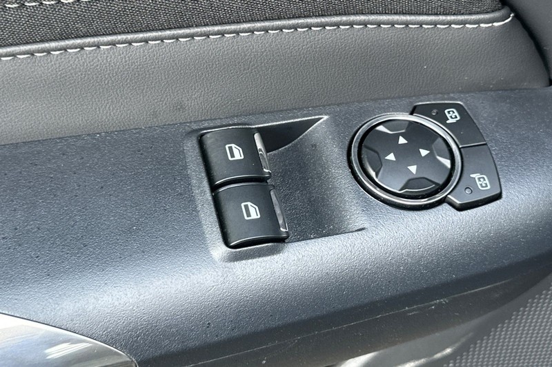 Ford Mustang Vehicle Full-screen Gallery Image 11