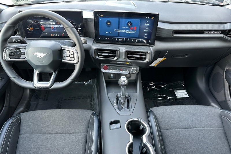 Ford Mustang Vehicle Full-screen Gallery Image 13