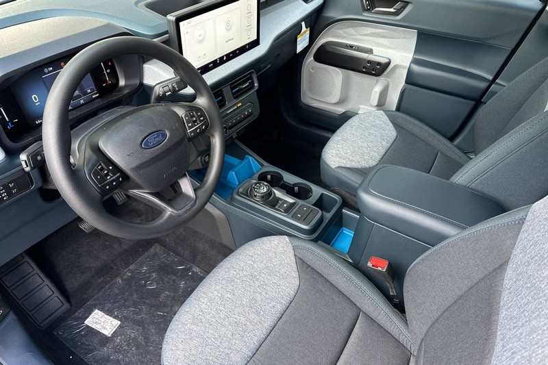 Ford Maverick Vehicle Full-screen Gallery Image 09