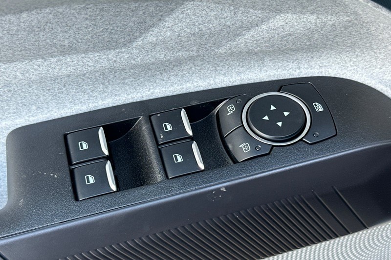 Ford Maverick Vehicle Full-screen Gallery Image 11