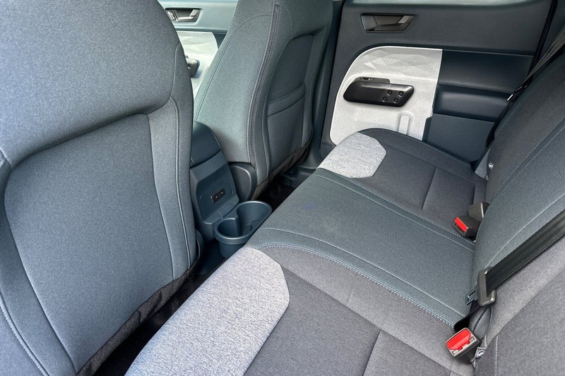 Ford Maverick Vehicle Full-screen Gallery Image 12