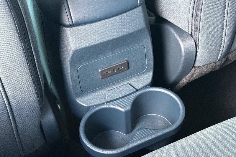 Ford Maverick Vehicle Full-screen Gallery Image 13