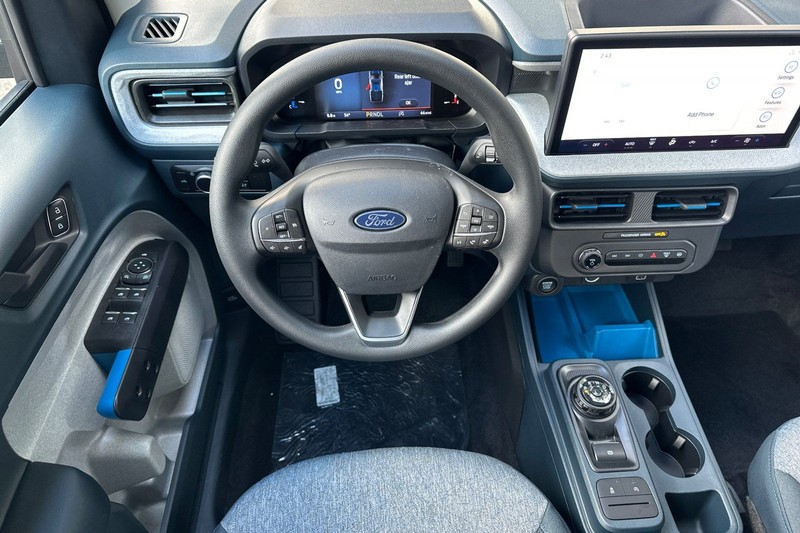 Ford Maverick Vehicle Full-screen Gallery Image 15