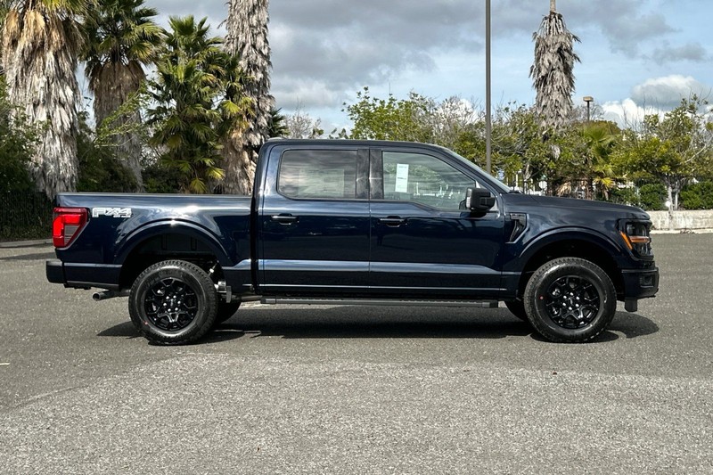 Ford F-150 Vehicle Full-screen Gallery Image 02