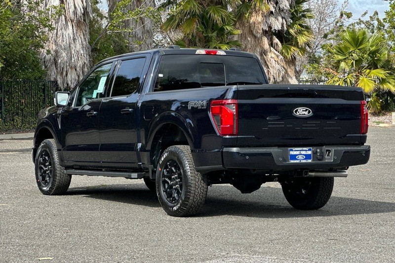 Ford F-150 Vehicle Full-screen Gallery Image 05