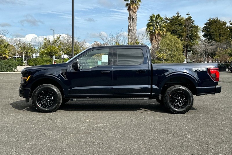 Ford F-150 Vehicle Full-screen Gallery Image 06