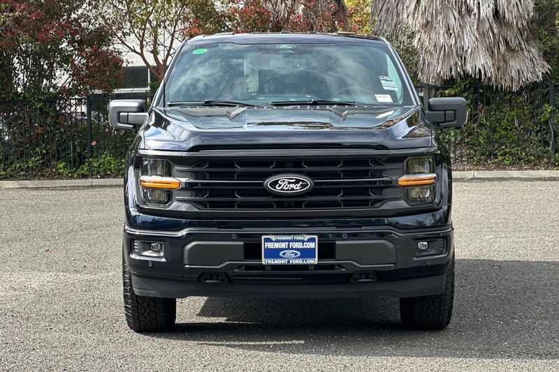 Ford F-150 Vehicle Full-screen Gallery Image 08