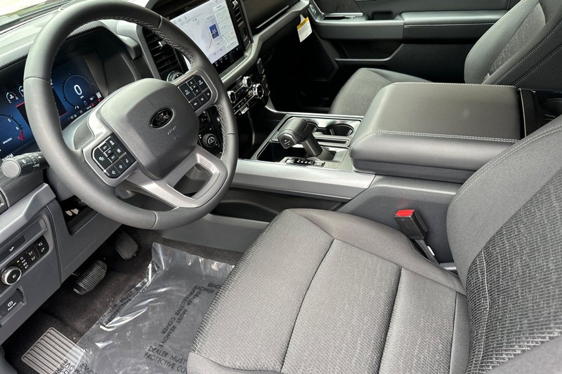 Ford F-150 Vehicle Full-screen Gallery Image 09