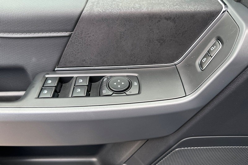 Ford F-150 Vehicle Full-screen Gallery Image 10