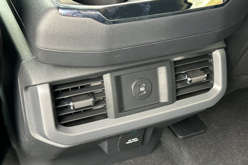 Ford F-150 Vehicle Full-screen Gallery Image 13