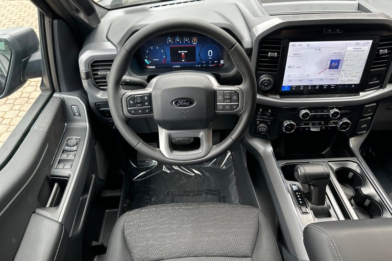 Ford F-150 Vehicle Full-screen Gallery Image 15