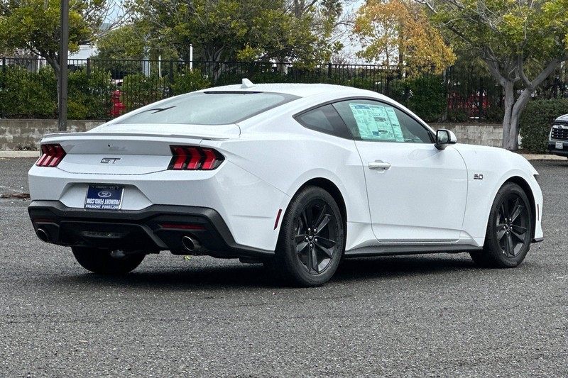 Ford Mustang Vehicle Full-screen Gallery Image 03