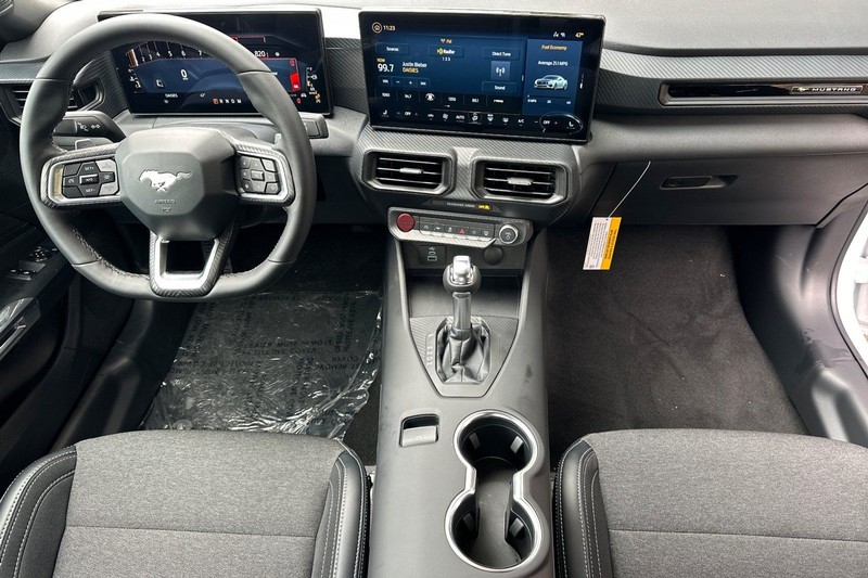Ford Mustang Vehicle Full-screen Gallery Image 13
