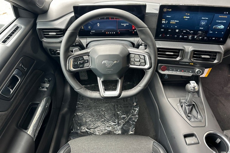 Ford Mustang Vehicle Full-screen Gallery Image 14