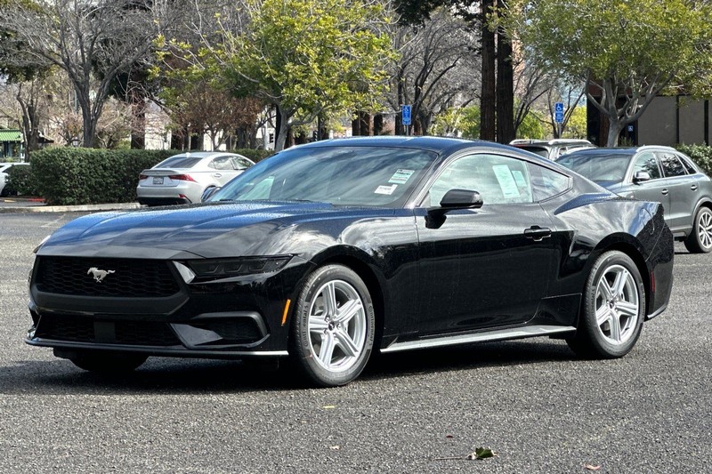 Ford Mustang Vehicle Full-screen Gallery Image 07