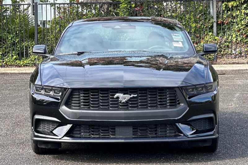 Ford Mustang Vehicle Full-screen Gallery Image 08