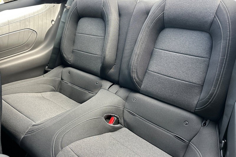 Ford Mustang Vehicle Full-screen Gallery Image 12