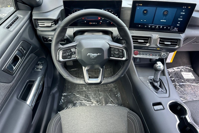 Ford Mustang Vehicle Full-screen Gallery Image 14