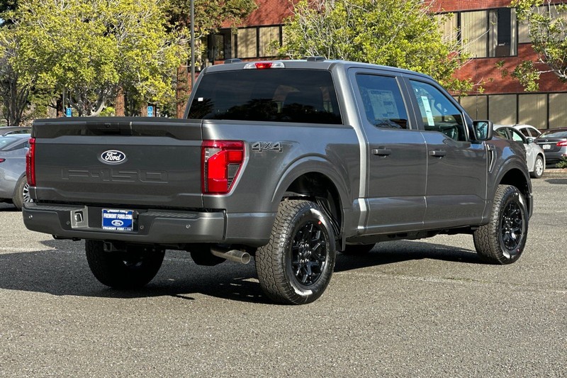 Ford F-150 Vehicle Full-screen Gallery Image 03