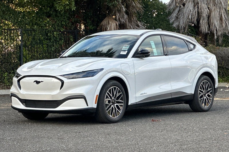 Ford Mustang Mach-E Vehicle Full-screen Gallery Image 07