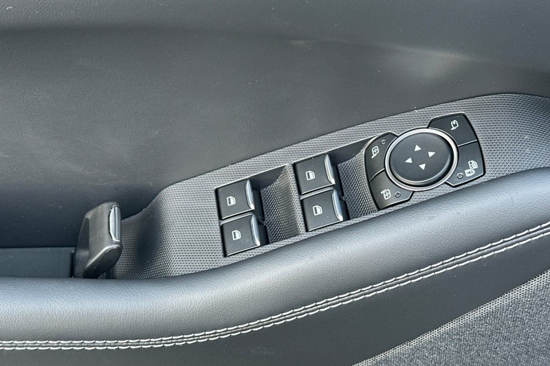 Ford Mustang Mach-E Vehicle Full-screen Gallery Image 11