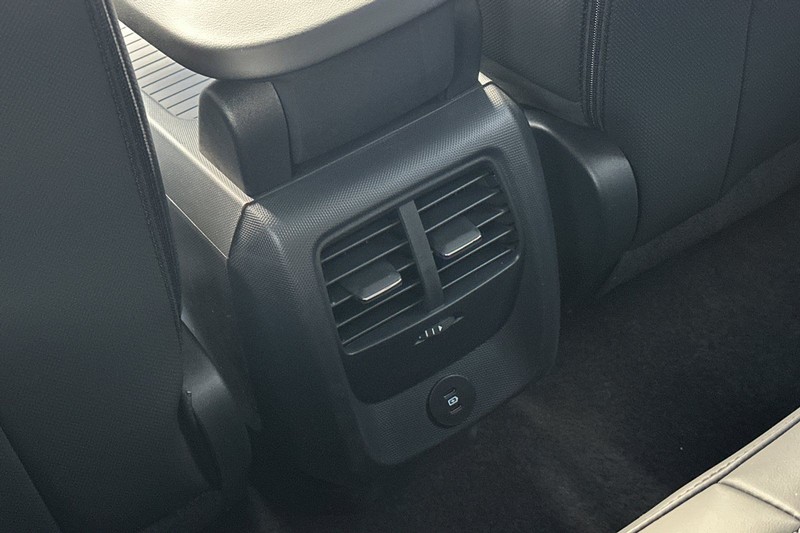 Ford Mustang Mach-E Vehicle Full-screen Gallery Image 13