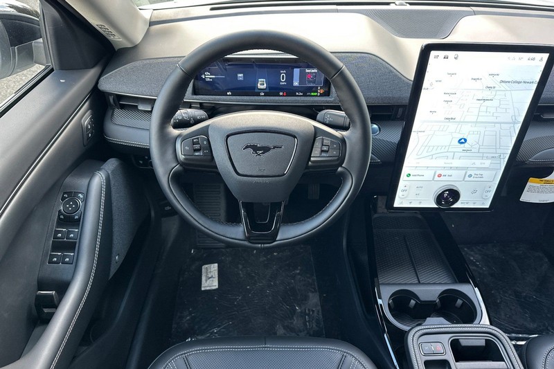 Ford Mustang Mach-E Vehicle Full-screen Gallery Image 15