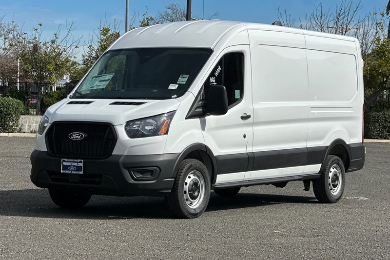Ford Transit-250 Vehicle Full-screen Gallery Image 07