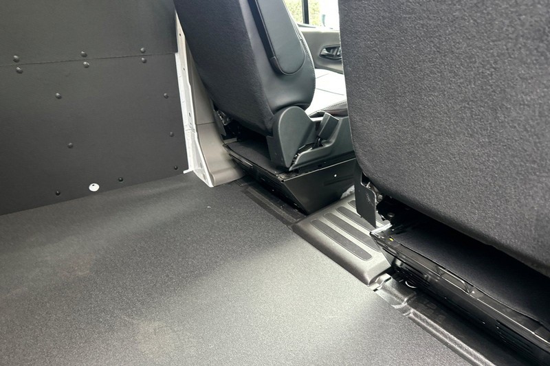 Ford Transit-250 Vehicle Full-screen Gallery Image 12