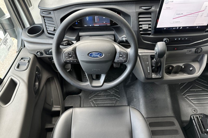 Ford Transit-250 Vehicle Full-screen Gallery Image 14