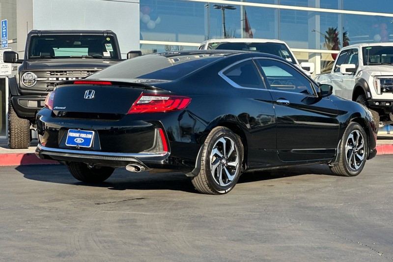 Honda Accord Vehicle Full-screen Gallery Image 03