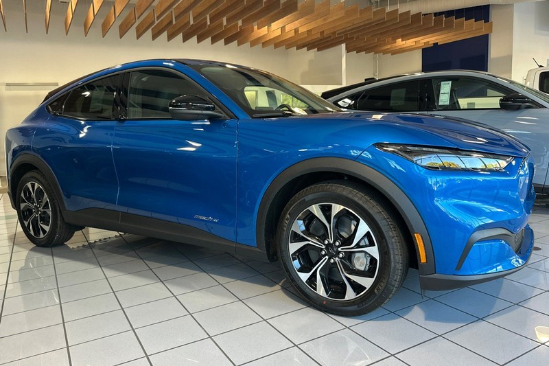 Ford Mustang Mach-E Vehicle Full-screen Gallery Image 02