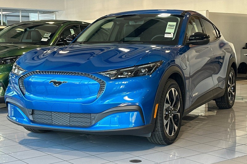 Ford Mustang Mach-E Vehicle Full-screen Gallery Image 07