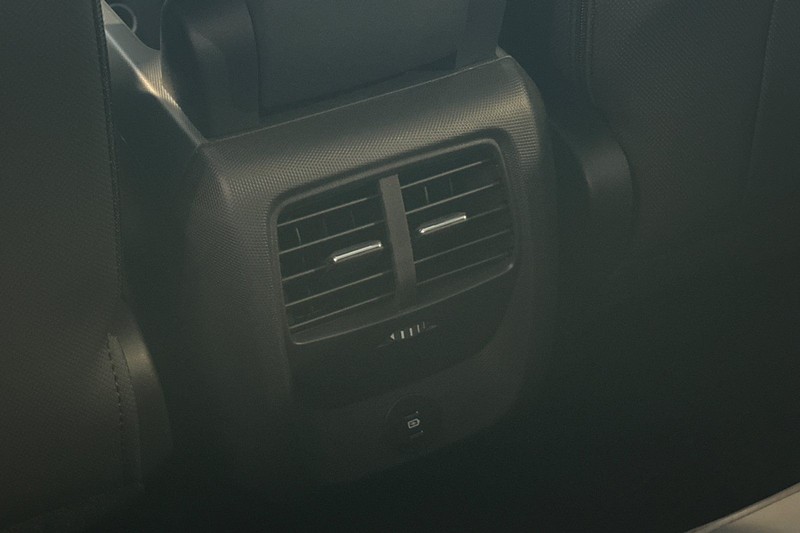 Ford Mustang Mach-E Vehicle Full-screen Gallery Image 13