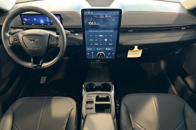 Ford Mustang Mach-E Vehicle Full-screen Gallery Image 14