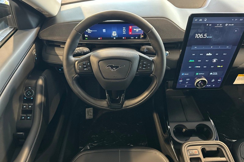 Ford Mustang Mach-E Vehicle Full-screen Gallery Image 15