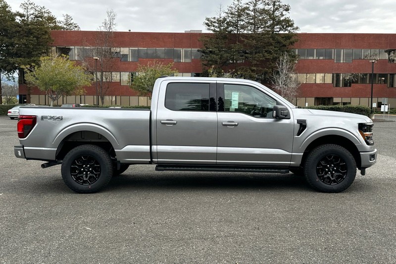 Ford F-150 Vehicle Full-screen Gallery Image 02