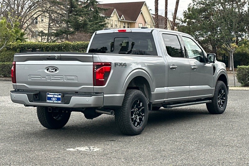 Ford F-150 Vehicle Full-screen Gallery Image 03