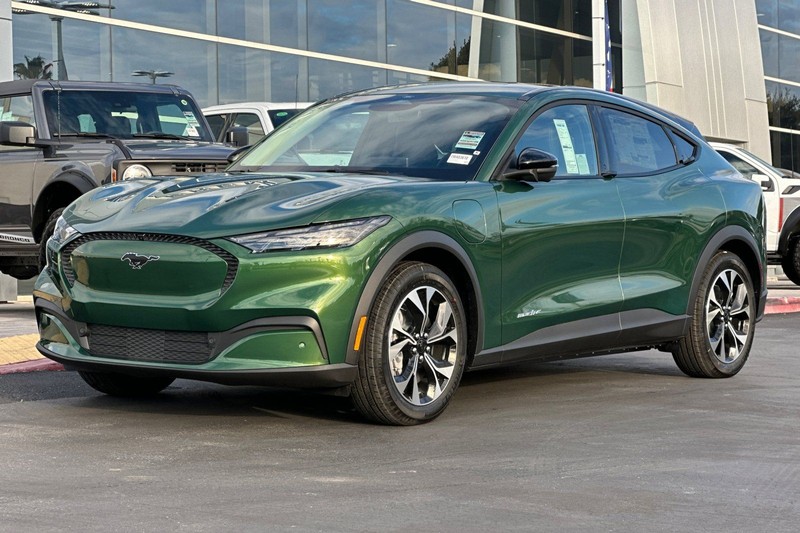 Ford Mustang Mach-E Vehicle Full-screen Gallery Image 07