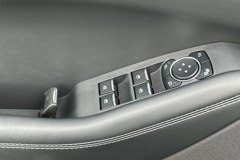 Ford Mustang Mach-E Vehicle Full-screen Gallery Image 11