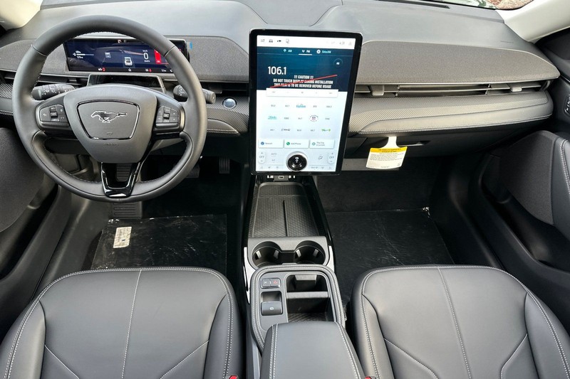 Ford Mustang Mach-E Vehicle Full-screen Gallery Image 14