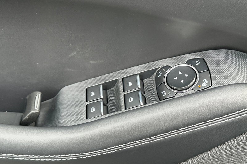 Ford Mustang Mach-E Vehicle Full-screen Gallery Image 11