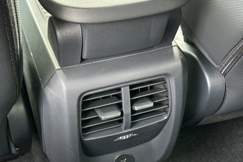 Ford Mustang Mach-E Vehicle Full-screen Gallery Image 13